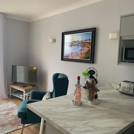 Beautiful Flat With Harbour Views 텐비 외부 사진