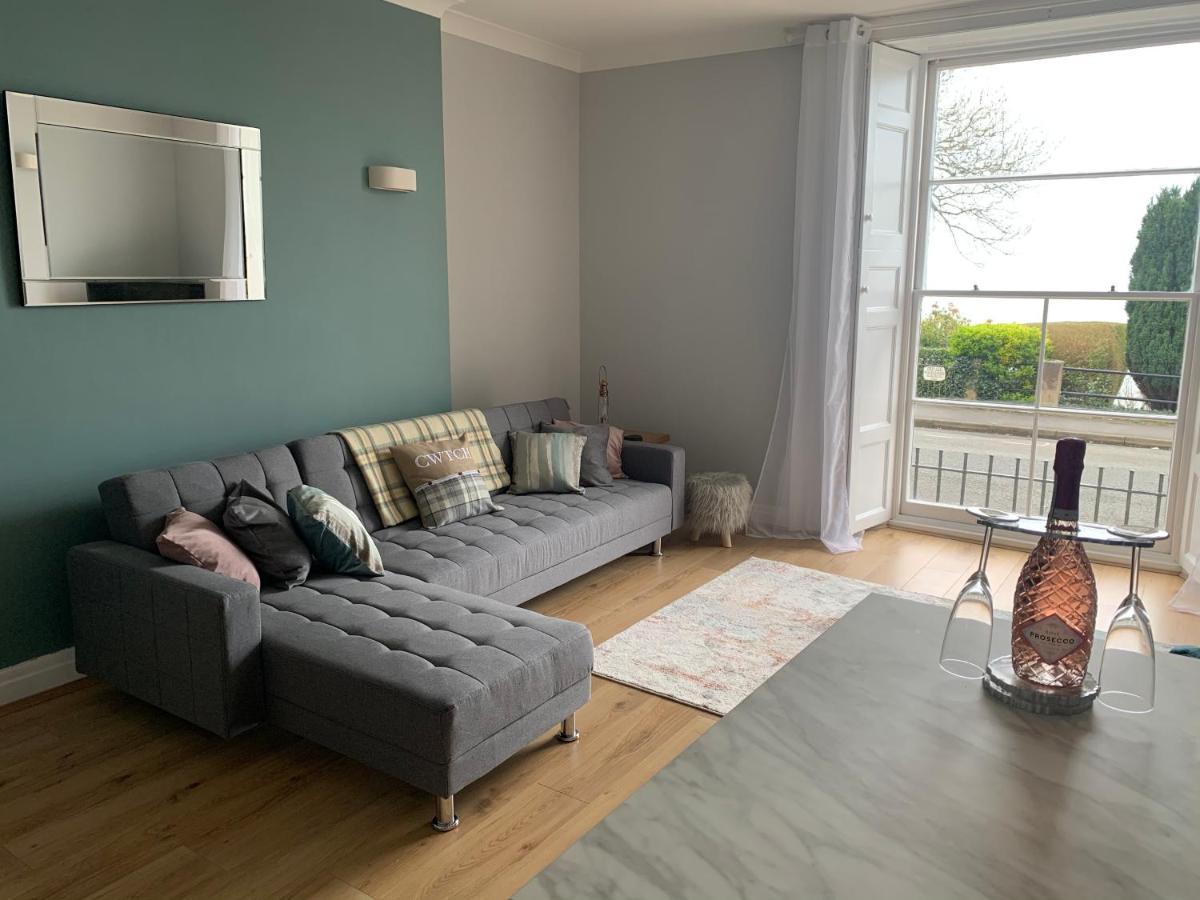 Beautiful Flat With Harbour Views 텐비 외부 사진
