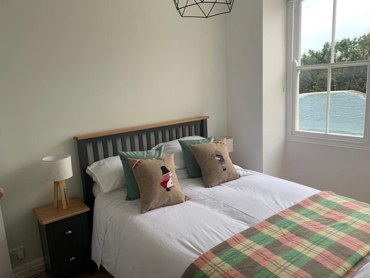 Beautiful Flat With Harbour Views 텐비 외부 사진