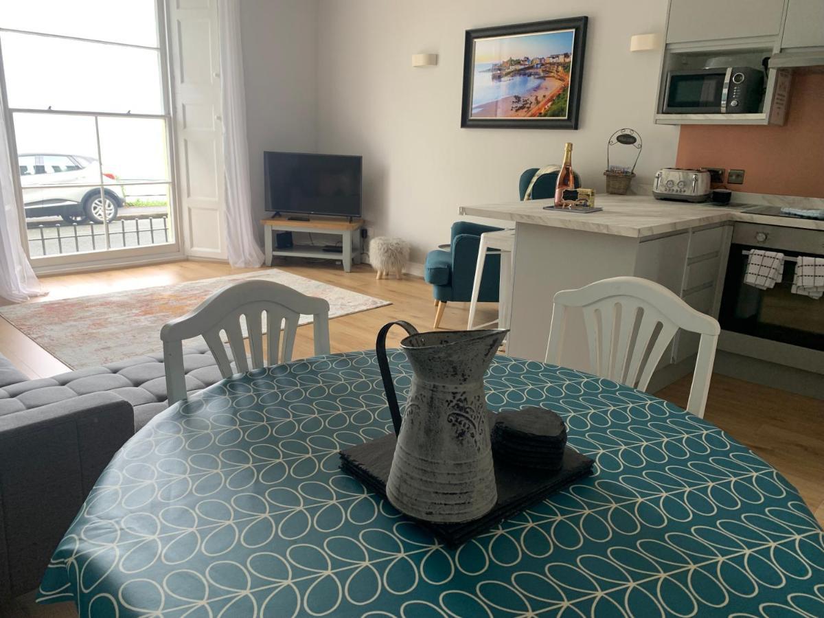 Beautiful Flat With Harbour Views 텐비 외부 사진