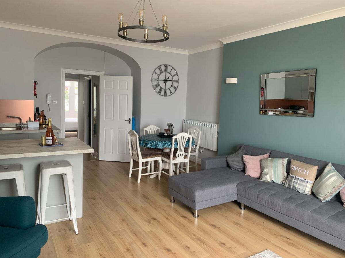 Beautiful Flat With Harbour Views 텐비 외부 사진